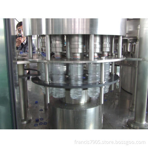 Automatic water bottling plant use 3-in-1 monoblock rinsing-filling-capping machine